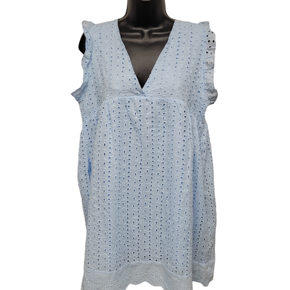 Cute, flowy dress with built-in shorts and pockets! Size Large - Picture 7 of 10